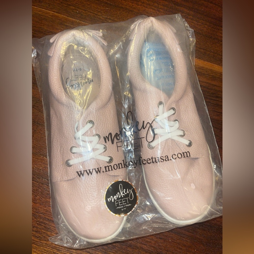NIB Monkey Feet size 6/7